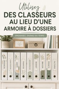 Un bureau organisé avec des classeurs en bois, une ambiance chaleureuse et pratique.