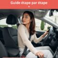 Femme souriante au volant de sa voiture, prêt à reculer en toute confiance