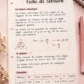 Un exemplaire de fiche de révision bien structurée sur un bureau