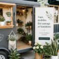 Ambiance estivale chaleureuse avec des éléments décoratifs colorés