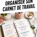 Un carnet de travail ouvert avec des notes bien organisées montrant des astuces de prise de notes.