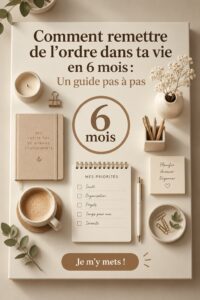 Femme heureuse travaillant sur l'organisation de sa vie avec un ordinateur et un carnet
