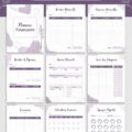Modèle de planificateur financier gratuit sur un bureau avec des outils d'écriture.