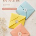 Un exemple de lettres pliées en forme de carré avec un style élégant.