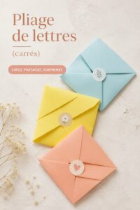 Un exemple de lettres pliées en forme de carré avec un style élégant.