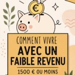 Femme souriante travaillant sur un budget avec un ordinateur et un carnet, représentant la gestion financière.
