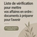 Une femme consultante examine des documents importants pour la planification de son patrimoine.