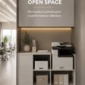 Aménagement d'un bureau open space moderne avec des espaces collaboratifs et des zones de travail individuels.