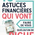 Femme souriante examinant ses finances avec confiance