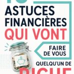 Femme souriante examinant ses finances avec confiance