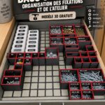 Un garage bien organisé avec des bacs Gridfinity colorés