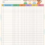 Une femme travaillant sur son calendrier de travail avec un ordinateur et des notes.