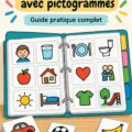 Un carnet de communication ouvert avec des pictogrammes colorés