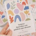 Image de cartes illustrées avec des messages réconfortants et des illustrations colorées