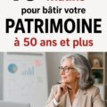 Femme réfléchissant à sa gestion financière à 50 ans, entourée de documents.