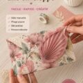 Un tapis de travail avec des enveloppes colorées faites à la main et des outils de papercraft