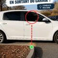 Une voiture sortant lentement d'un garage sans rayures