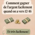 Un adolescent souriant tenant un panneau 'Gagner de l'argent'