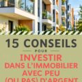 Femme en train de signer un contrat d'investissement immobilier, représentant la possibilité d'investir avec un petit budget.