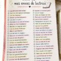 Un bullet journal avec des livres à lire notés sur une page inspirante