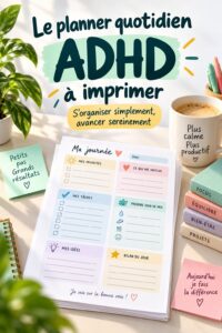 Femme souriante utilisant un planificateur quotidien pour s'organiser.