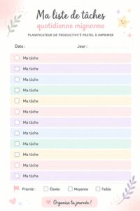 Un joli planner pastel ouvert sur une table en bois, avec des stylos colorés à côté.