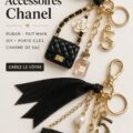 Un porte-clés fait main en ruban inspiré de Chanel posé sur un sac à main.