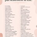 Une femme lisant un livre dans un coin cosy, illustrant l'idée de se détacher de l'écran.