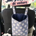 Un sac à déchets DIY accroché à l'intérieur d'une voiture bien rangée.