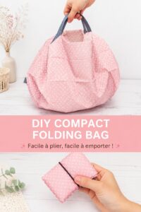 Sac pliant compact et coloré sur une table en bois, prêt à être utilisé.