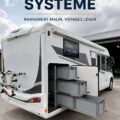 Système de rangement pratique installé dans un coffre de voiture