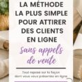 Femme travaillant sur son ordinateur pour attirer des clients en ligne dans un espace de travail lumineux.